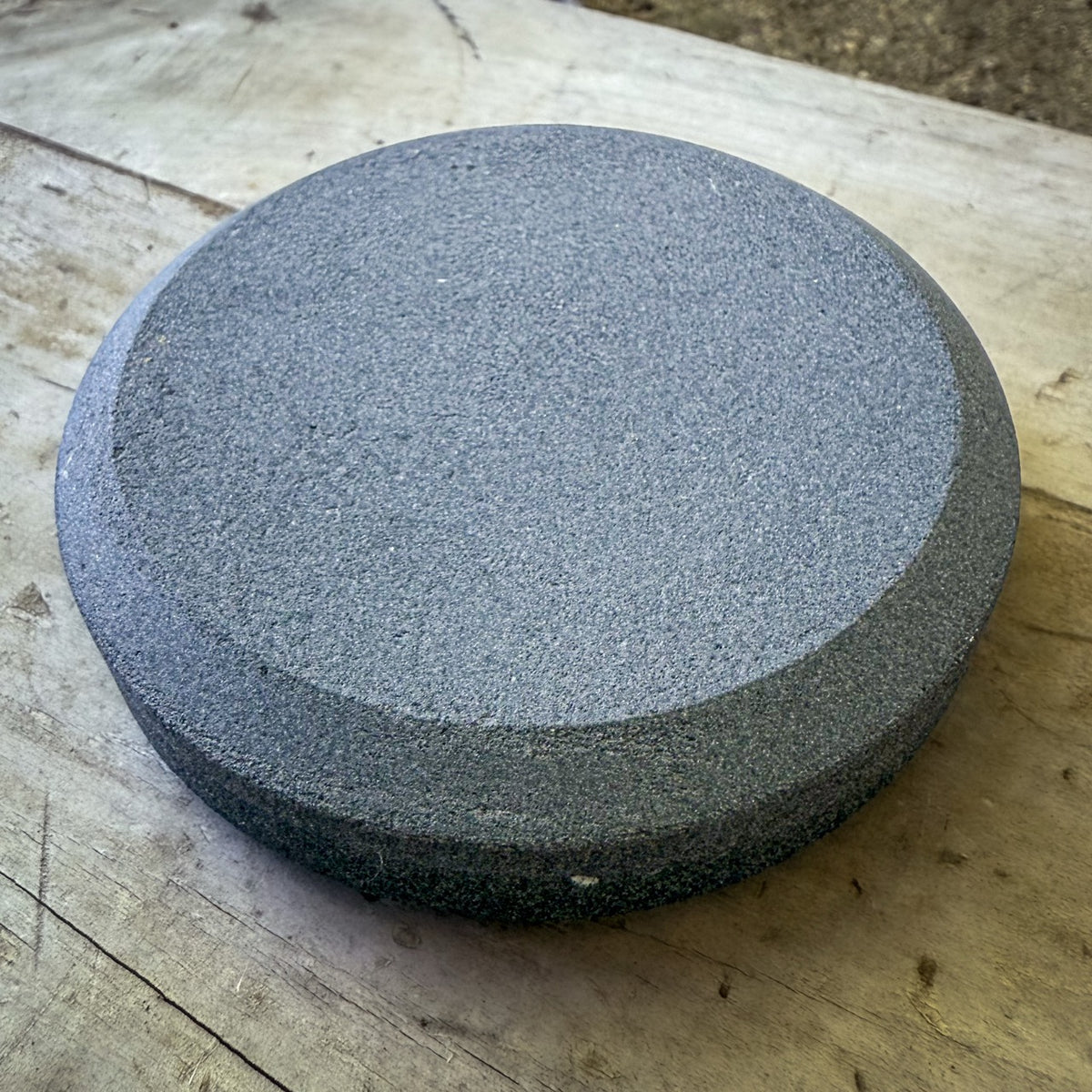 Dual-Grit Axe &amp; Tool Sharpening Puck (240/400 Grit)